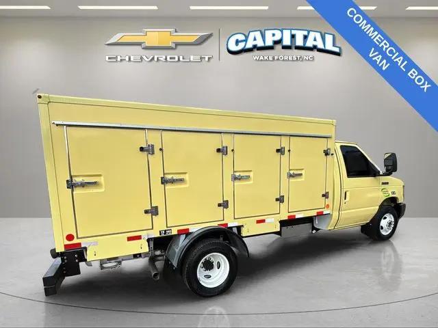 2022 Ford E-450 Cutaway Base