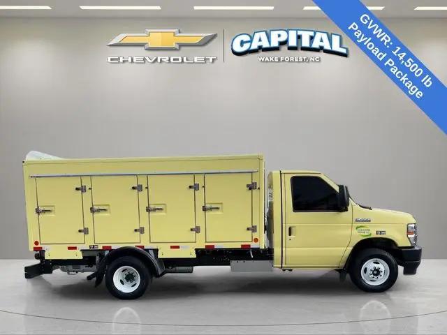 2022 Ford E-450 Cutaway Base