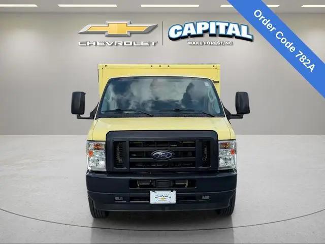2022 Ford E-450 Cutaway Base