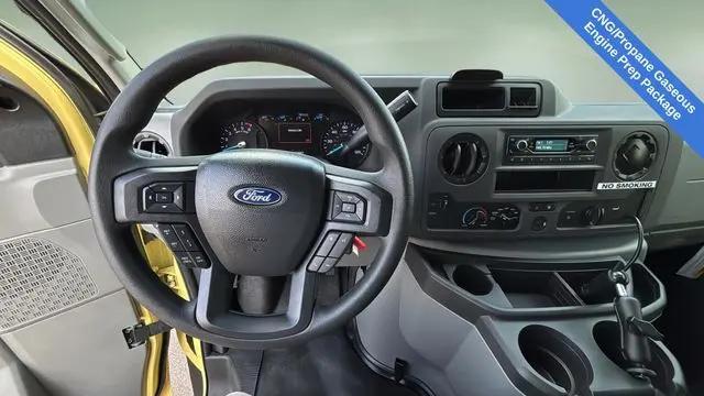 2022 Ford E-450 Cutaway Base