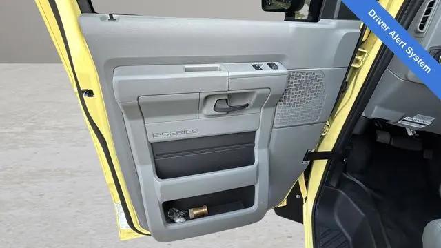 2022 Ford E-450 Cutaway Base