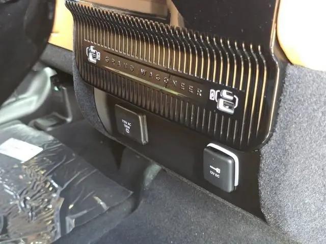 2026 Jeep Grand Wagoneer Summit Reserve 4x4