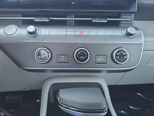 2025 Hyundai Kona SE