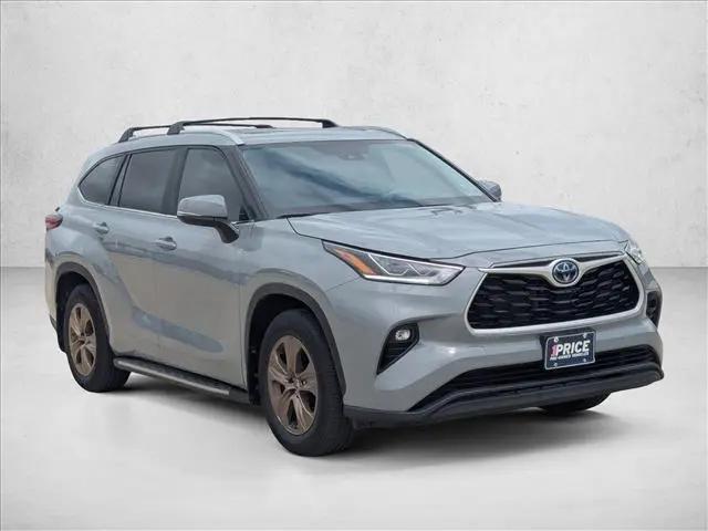 2023 Toyota Highlander Hybrid XLE Bronze