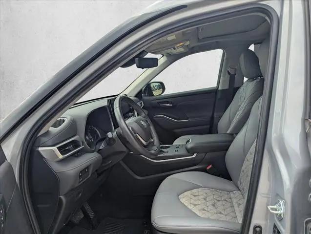 2023 Toyota Highlander Hybrid XLE Bronze