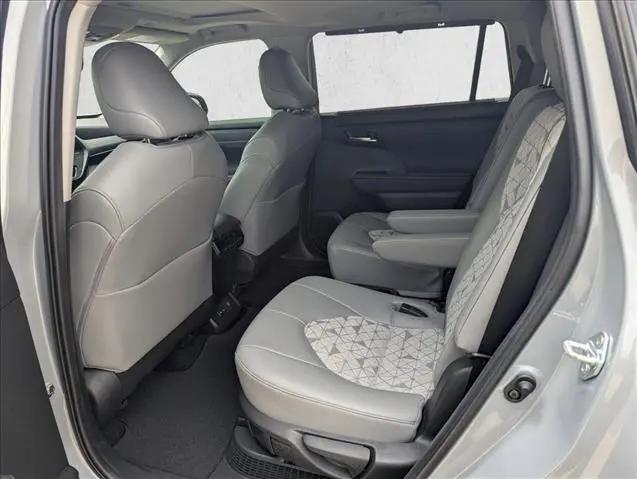 2023 Toyota Highlander Hybrid XLE Bronze
