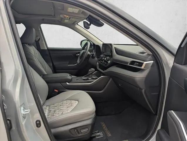 2023 Toyota Highlander Hybrid XLE Bronze