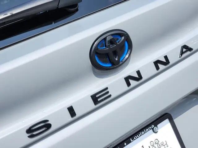 2025 Toyota Sienna Woodland Edition