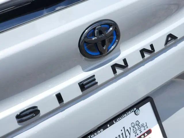 2025 Toyota Sienna Woodland Edition
