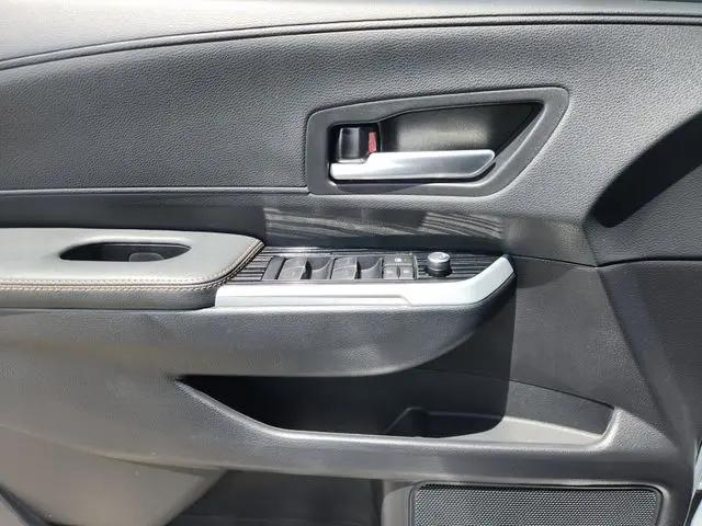 2025 Toyota Sienna Woodland Edition