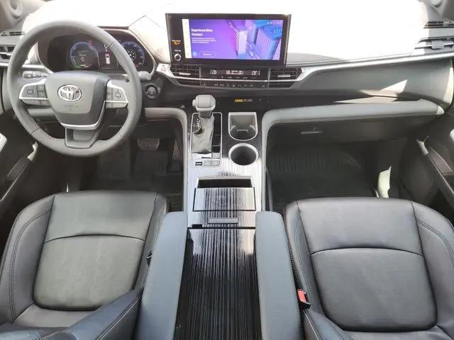 2025 Toyota Sienna Woodland Edition