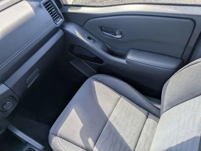 2023 Nissan Frontier Crew Cab SV 4x2