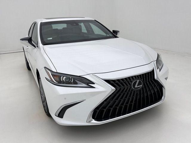 2025 Lexus ES 300h Luxury