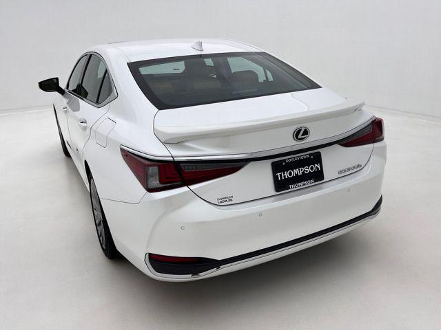 2025 Lexus ES 300h Luxury