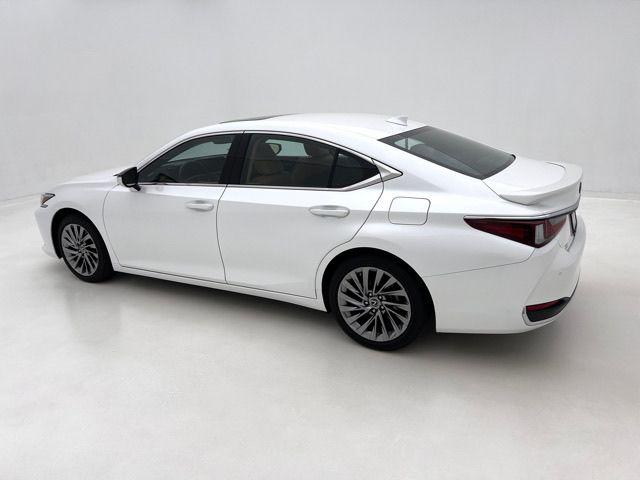 2025 Lexus ES 300h Luxury
