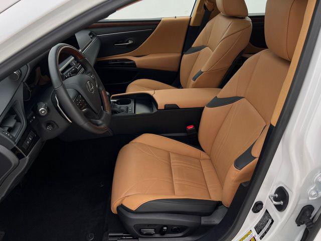 2025 Lexus ES 300h Luxury