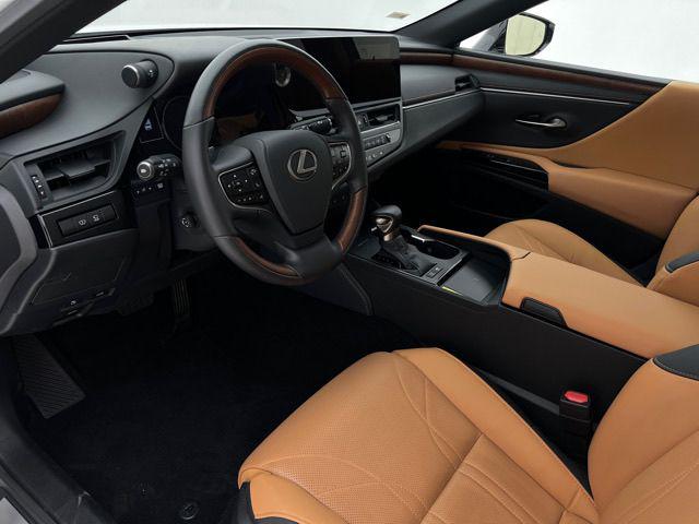 2025 Lexus ES 300h Luxury