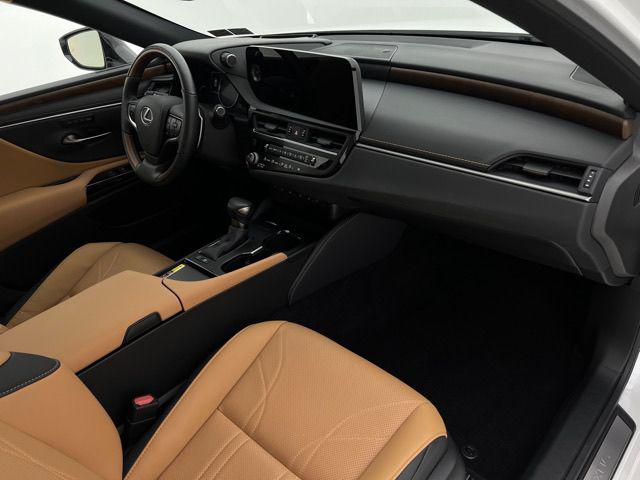 2025 Lexus ES 300h Luxury