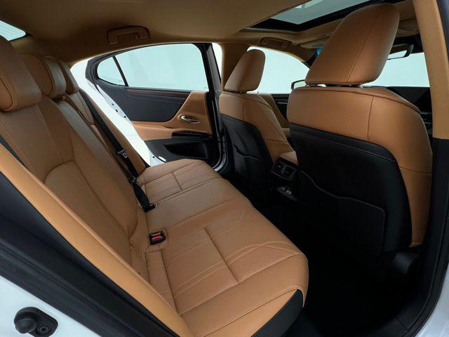 2025 Lexus ES 300h Luxury
