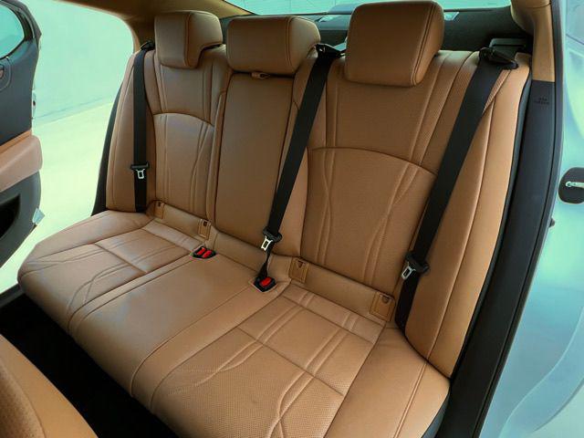 2025 Lexus ES 300h Luxury