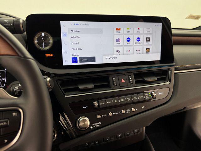 2025 Lexus ES 300h Luxury