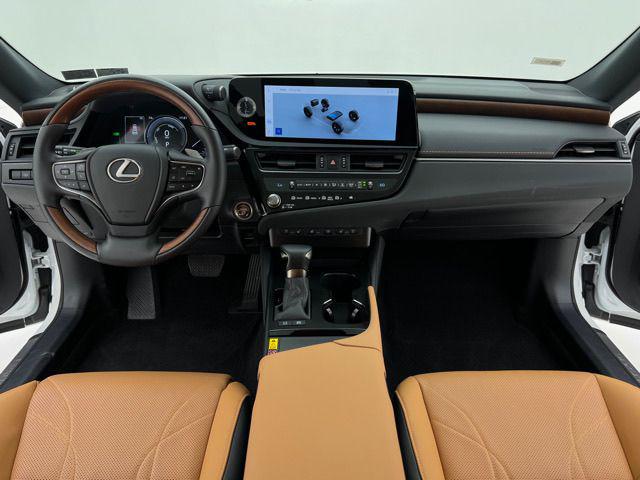 2025 Lexus ES 300h Luxury