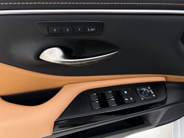 2025 Lexus ES 300h Luxury