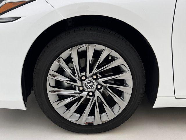 2025 Lexus ES 300h Luxury