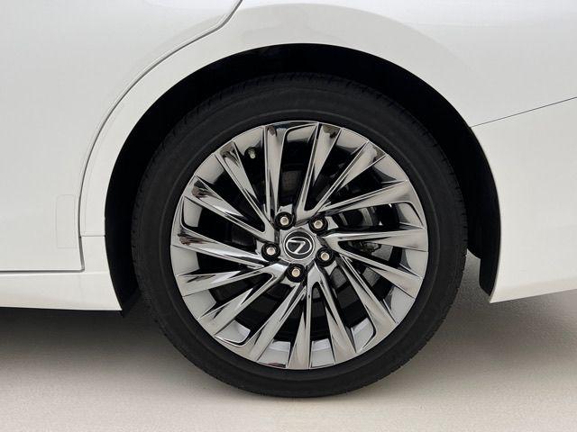 2025 Lexus ES 300h Luxury