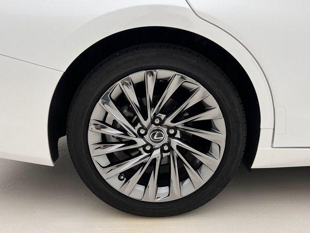 2025 Lexus ES 300h Luxury