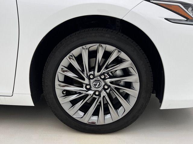 2025 Lexus ES 300h Luxury
