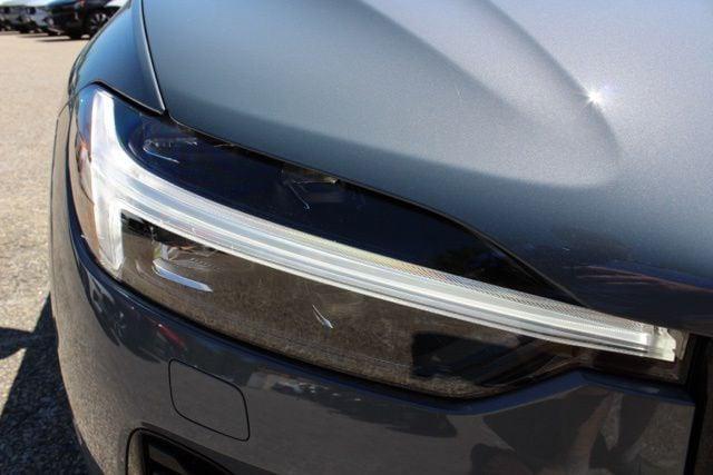 2024 Volvo XC60 Recharge T8 Plus Dark Theme