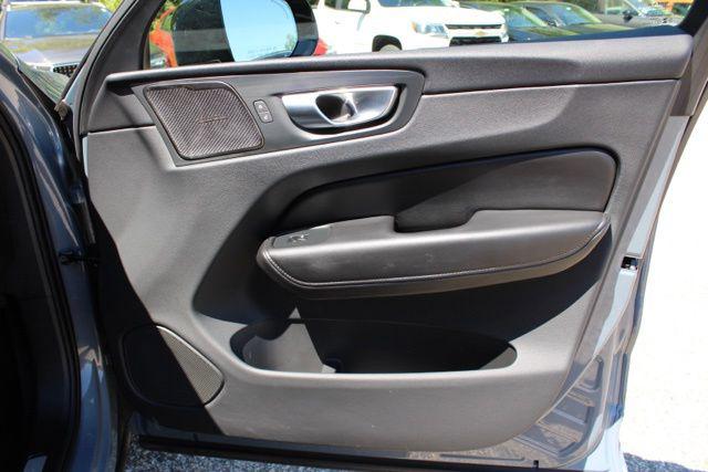 2024 Volvo XC60 Recharge T8 Plus Dark Theme
