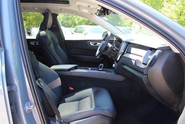2024 Volvo XC60 Recharge T8 Plus Dark Theme