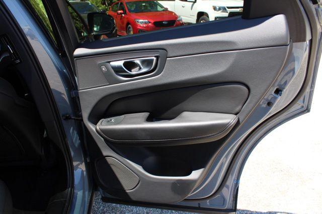 2024 Volvo XC60 Recharge T8 Plus Dark Theme
