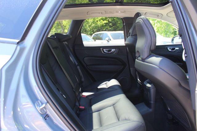 2024 Volvo XC60 Recharge T8 Plus Dark Theme