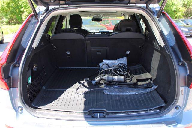 2024 Volvo XC60 Recharge T8 Plus Dark Theme