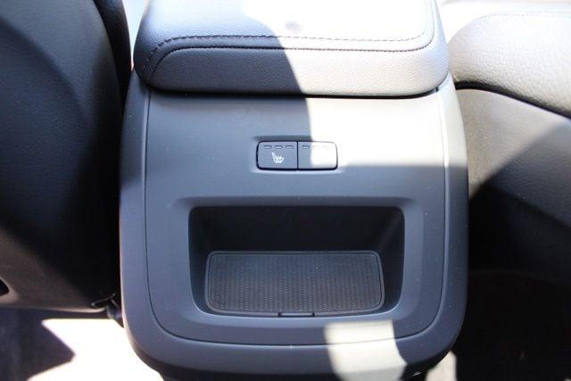2024 Volvo XC60 Recharge T8 Plus Dark Theme