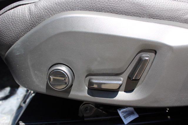 2024 Volvo XC60 Recharge T8 Plus Dark Theme