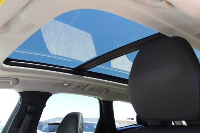 2024 Volvo XC60 Recharge T8 Plus Dark Theme
