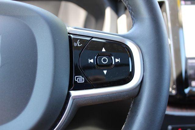 2024 Volvo XC60 Recharge T8 Plus Dark Theme