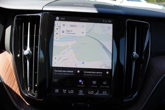 2024 Volvo XC60 Recharge T8 Plus Dark Theme
