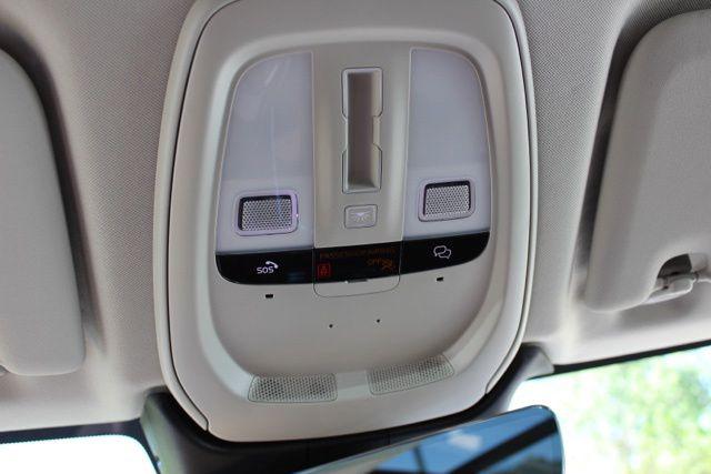2024 Volvo XC60 Recharge T8 Plus Dark Theme