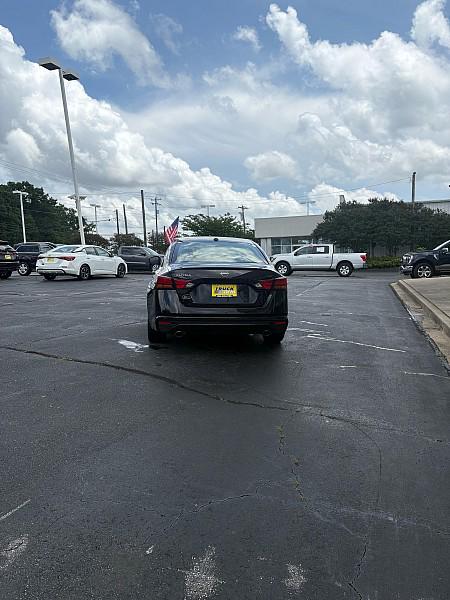 2025 Nissan Altima SR FWD