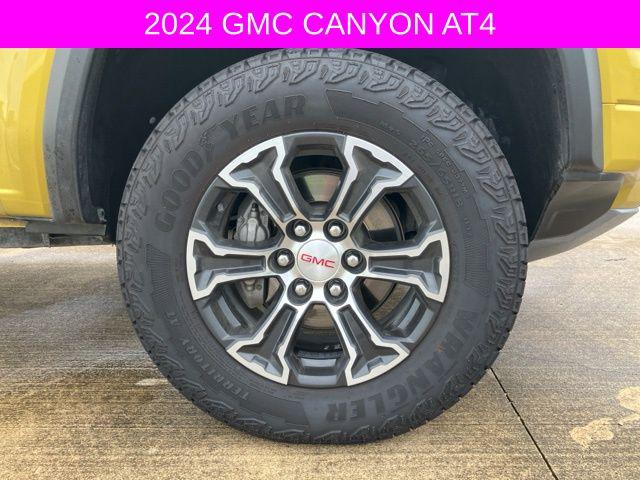 2024 GMC Canyon 4WD AT4