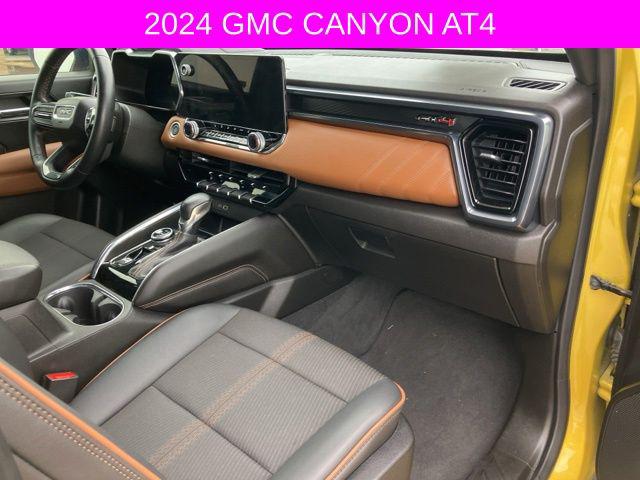 2024 GMC Canyon 4WD AT4