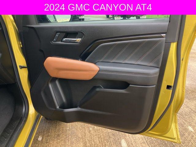 2024 GMC Canyon 4WD AT4