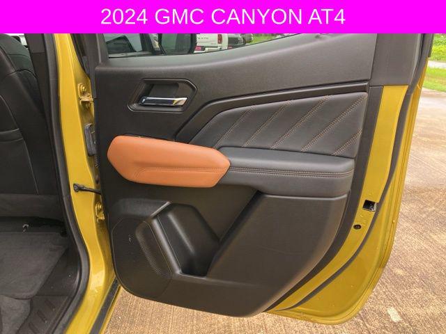 2024 GMC Canyon 4WD AT4
