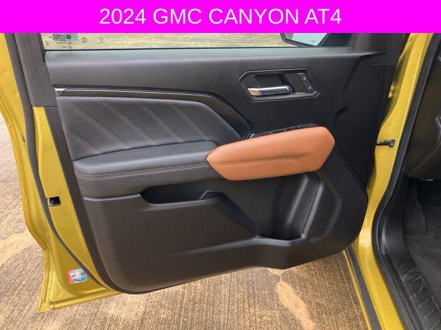 2024 GMC Canyon 4WD AT4