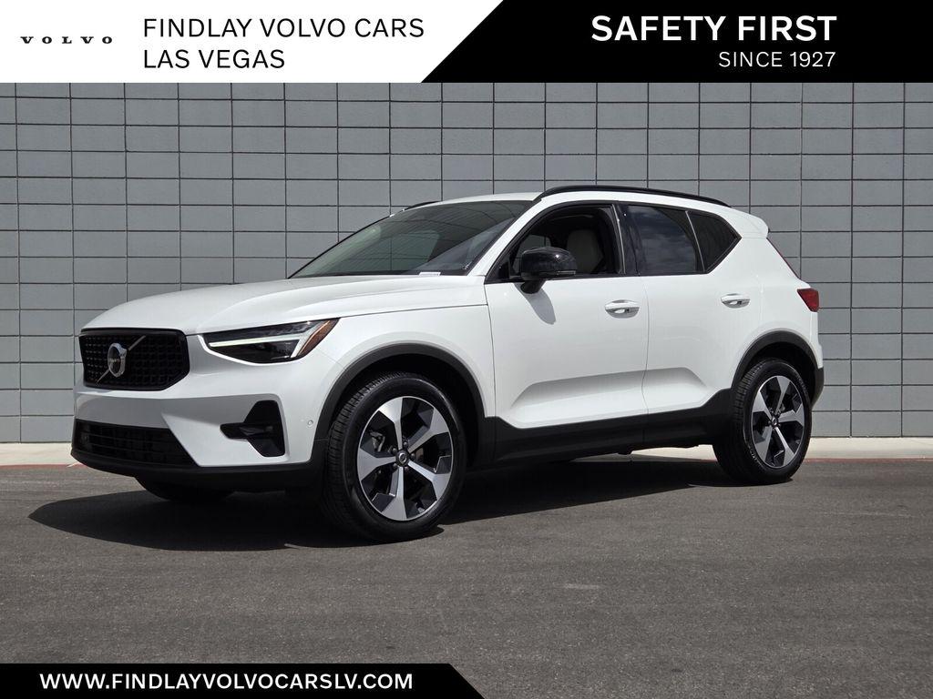 2026 Volvo XC40 B5 Plus Dark AWD's photo